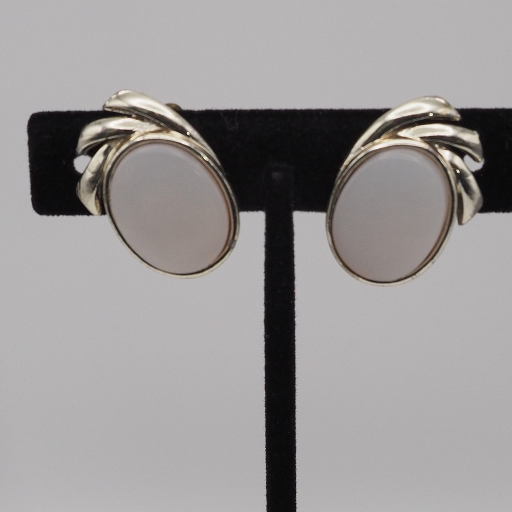 Vintage Coro Earrings White Thermoset Moonglow Cabochon Clip On Gold Tone Swirl